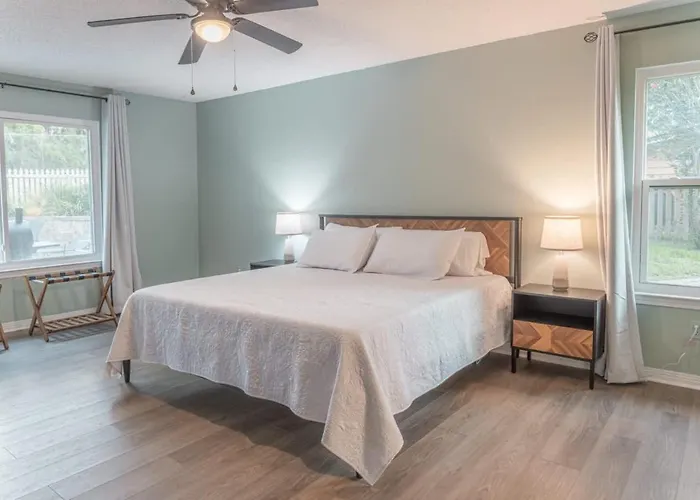 Golf Course Escape 3 Bedroom 3ba * Pensacola