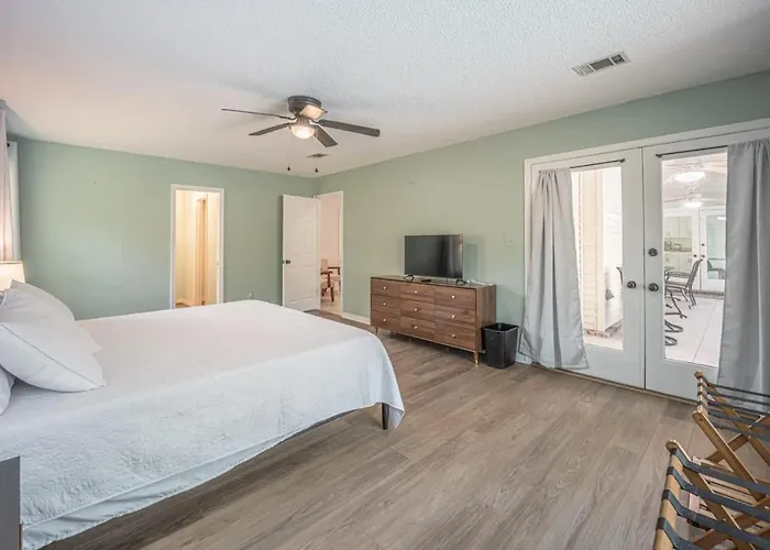 Golf Course Escape 3 Bedroom 3ba Holiday home Pensacola