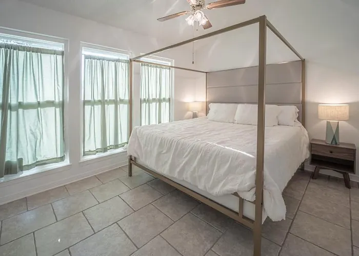 Golf Course Escape 3 Bedroom 3ba Pensacola